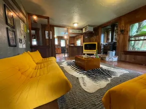 Stylish Farmhouse on Cannabis Farm - Cabin Feel - Image 2