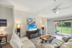 Complete home for price of hotel, King bed and spa - Image 4