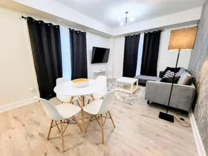 Orange Blossom - Entire Modern Townhouse - 5 min to Falls - Image 4