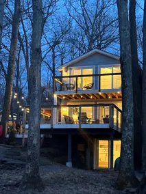 Lakehouse Getaway - Modern Comfort w/ Boat Slip - Image 4