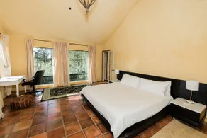 Tuscan Style Nature Retreat with beautiful views - Image 4