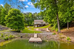 Castaway Cove -Lake Norman Waterfront Home with Private Dock - Image 4