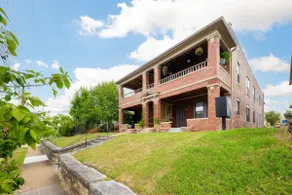 Southside Gem UNIT 2 (3 Bedroom/Sleeps 6) - Image 2