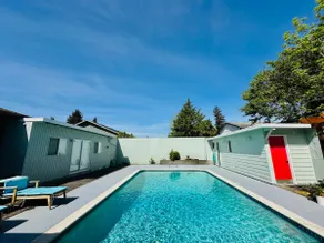 Beautiful midcentury with pool and A/C (central) - Image 2