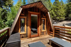 Hayloft Cozy Cabin: sun deck, hot tub, pets, BBQ - Image 3