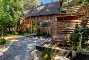 Hayloft Cozy Cabin: sun deck, hot tub, pets, BBQ - Image 5