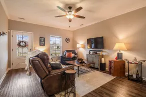 Cozy Neighborhood Home - 10 min to Louisville! - Image 3