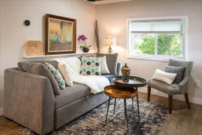 Shares View Luxury Apt B - Image 2