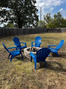 Central Haven, large fenced yard, fire pit 3BR/2BA - Image 3
