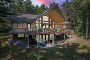 Luxury chalet w/ sauna, hot tub & swimming hole - Image 4