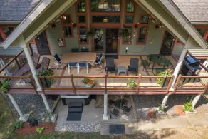 Luxury chalet w/ sauna, hot tub & swimming hole - Image 3