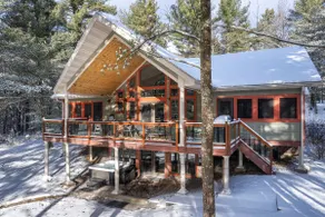 Luxury chalet w/ sauna, hot tub & swimming hole - Image 2