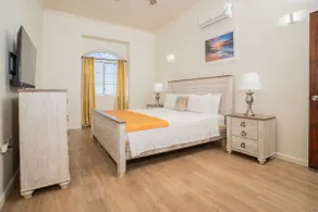 Westmore Beach Villa - Self-contained Luxury Villa on the beach - Image 4