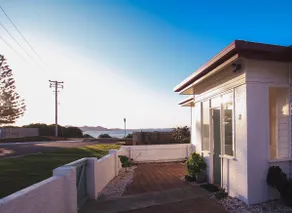 Peaceful Oceanfront Gem - Close to Town. - Image 4
