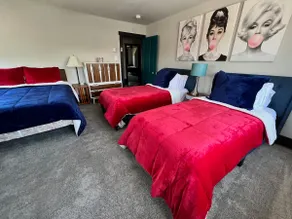 Cool, Retro Getaway in Heart of Downtown - Image 5