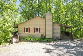 Secluded 4 Bedroom with Hot Tub. 5 minutes to town. MC friendly and accessible! - Image 4