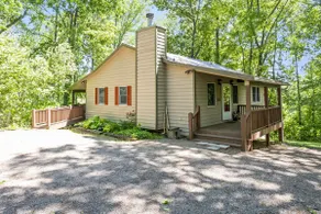 Secluded 4 Bedroom with Hot Tub. 5 minutes to town. MC friendly and accessible! - Image 5