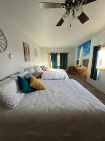 Cozy Escape: Hot Tub, Views, and Pet-Friendly - Image 4
