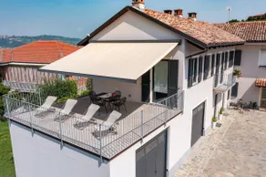 House with terrace overlooking the Barbaresco vineyards - Image 3