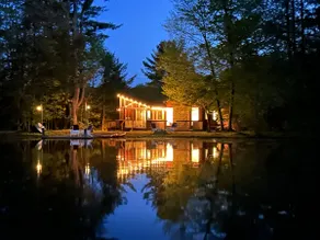 Heron's Hideaway: Stylish Lakefront 5 BR Home - Image 3