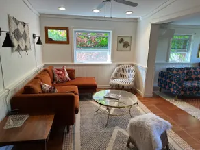 Heron's Hideaway: Stylish Lakefront 5 BR Home - Image 2