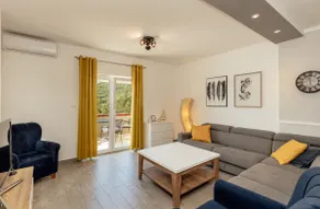 Stunning View Apartment - Image 2