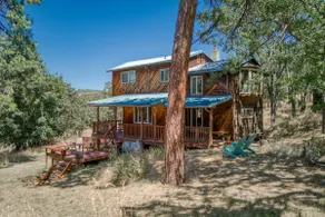 Peaceful ”Hygge” Style Cabin in the Gorge Hills - Image 3