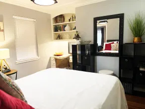 Private Suite, Living Area & Luxury Bathroom - Image 4