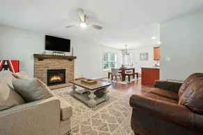 Pet Friendly: 3/2 in Sugar Hill on 1 Acre - Image 4