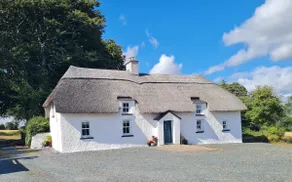 Large Thatched Farmhouse - Image 1