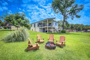 Luxury LBJ Retreat: Dock, Lake toys & EV charger - Image 3