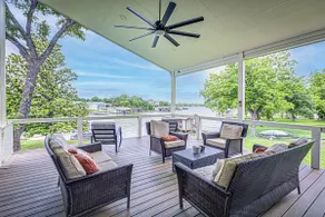Luxury LBJ Retreat: Dock, Lake toys & EV charger - Image 4
