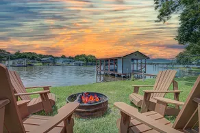 Luxury LBJ Retreat: Dock, Lake toys & EV charger - Image 2