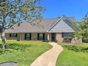 Grove House •Spacious 5BR Retreat •Minutes to TAMU - Image 2