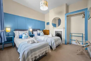 Chic Stylish 3BR House, Central & great for groups - Image 4