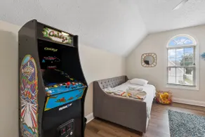 4 BR Home / 5 mins to DT / Game Room / 5 Stars - Image 4
