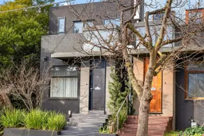 Spacious South Yarra Townhouse - Free Parking - Image 2