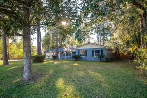 House near UF with Pickle ball & private backyard - Image 2