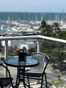 Waterfront Apartments: Bay View Deluxe (4603) - Image 2