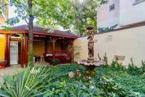 Large apartments in a Splendid Villa near Airport & Old Town - Image 5