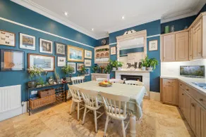 Chic Apartment Retreat Close to Richmond Park - Image 3