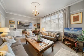 Chic Apartment Retreat Close to Richmond Park - Image 2