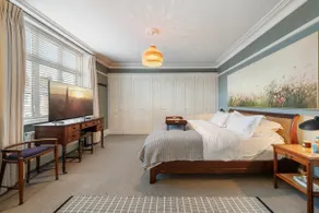Chic Apartment Retreat Close to Richmond Park - Image 5