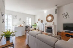 Lesehan Apartment Aigues Mortes Vue Remparts - Image 5