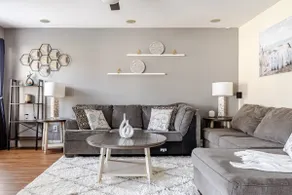Modern 4-bedroom home near the beach - Image 2