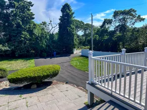 Beautiful 4-Bedroom Home  Premier Location - Image 4