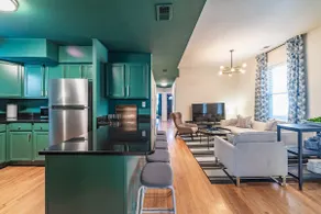 Lucky Green/3-Level 9BR/Parking/Sleeps 19/Wrigley - Image 5