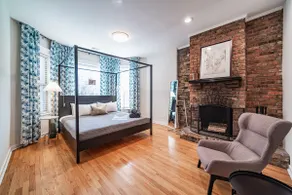 Lucky Green/3-Level 9BR/Parking/Sleeps 19/Wrigley - Image 3