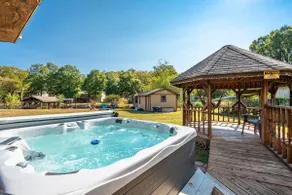 Charming Canal Retreat on Lake Hamilton Studio - Image 2