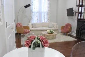 ★SPACIOUS 1BR Apt w/ Character 10ft Ceilings W/D!★ - Image 3
